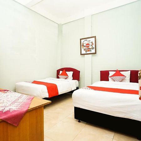 Kartika Syariah Homestay By Stayku Surabaya Buitenkant foto