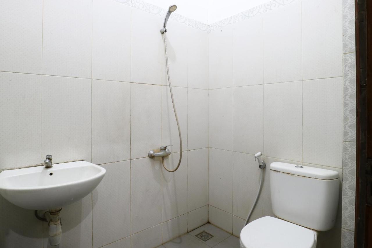 Kartika Syariah Homestay By Stayku Surabaya Buitenkant foto