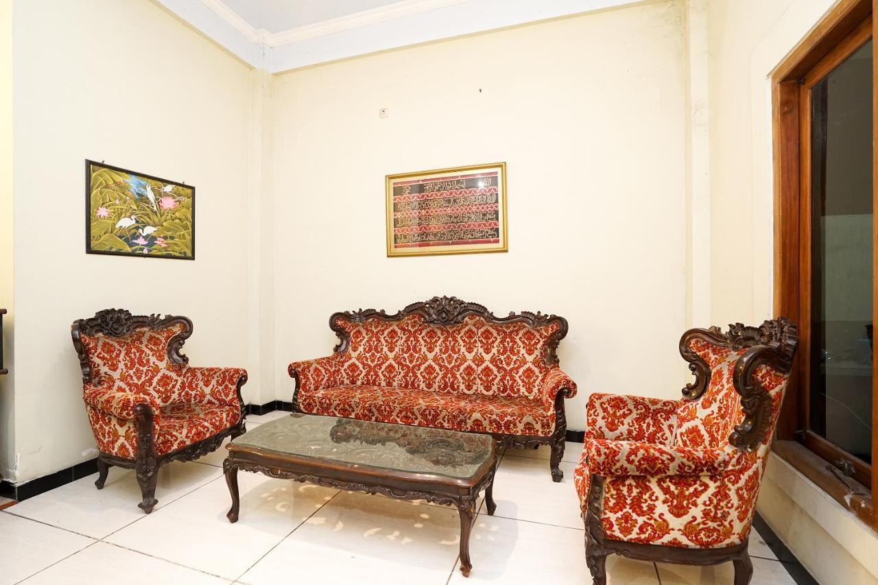 Kartika Syariah Homestay By Stayku Surabaya Buitenkant foto