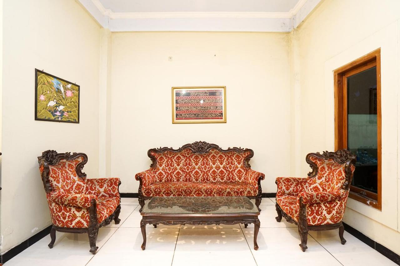 Kartika Syariah Homestay By Stayku Surabaya Buitenkant foto