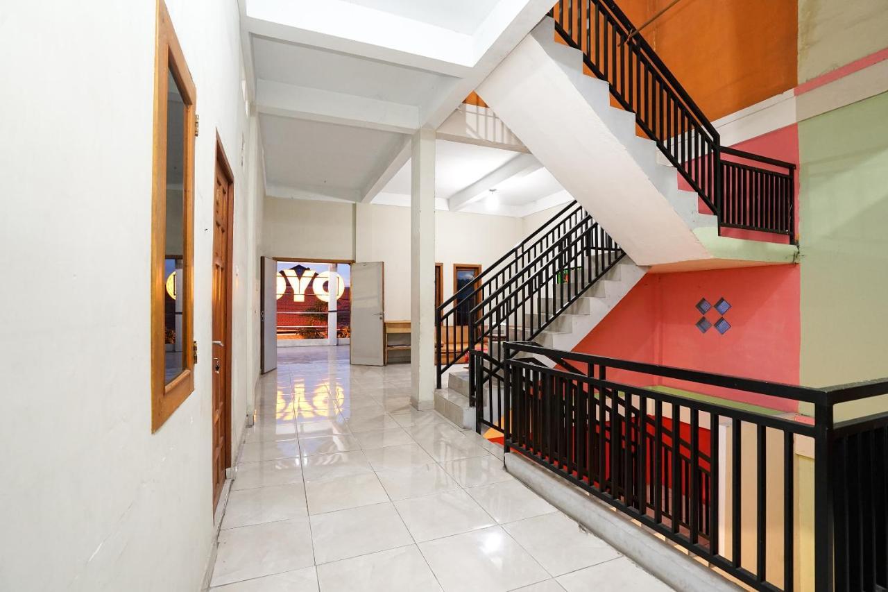 Kartika Syariah Homestay By Stayku Surabaya Buitenkant foto