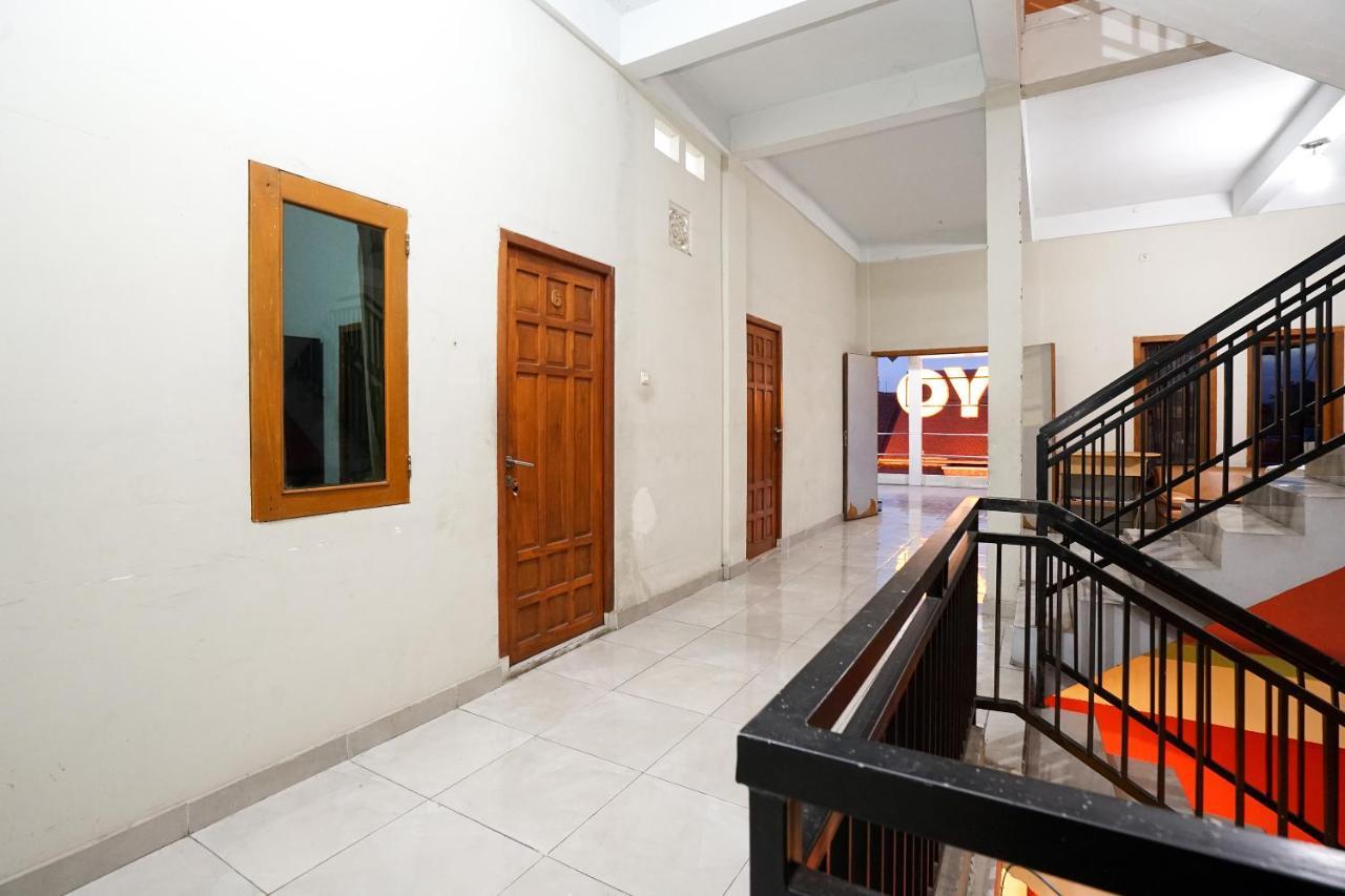 Kartika Syariah Homestay By Stayku Surabaya Buitenkant foto