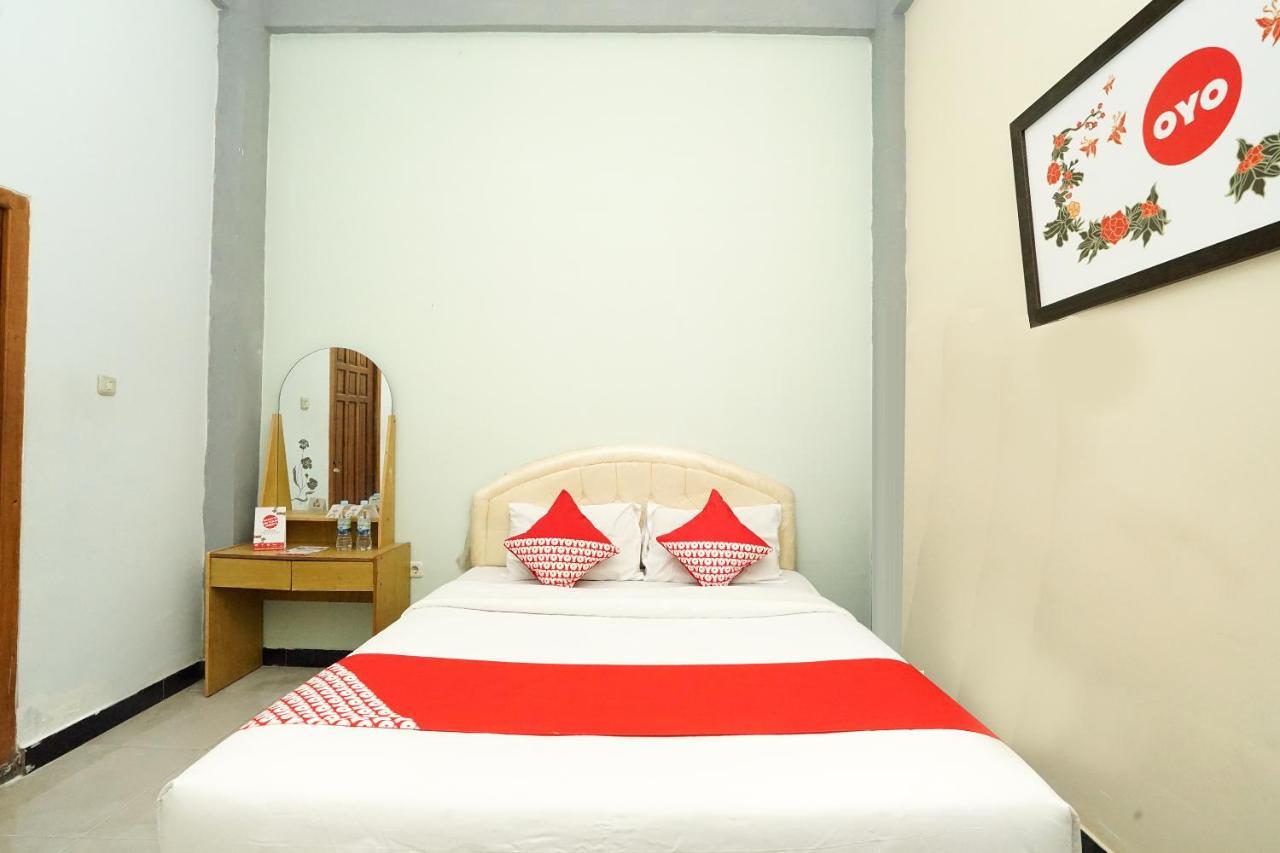 Kartika Syariah Homestay By Stayku Surabaya Buitenkant foto