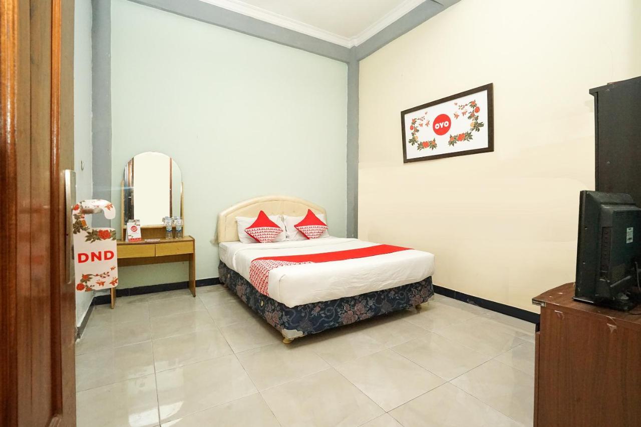 Kartika Syariah Homestay By Stayku Surabaya Buitenkant foto