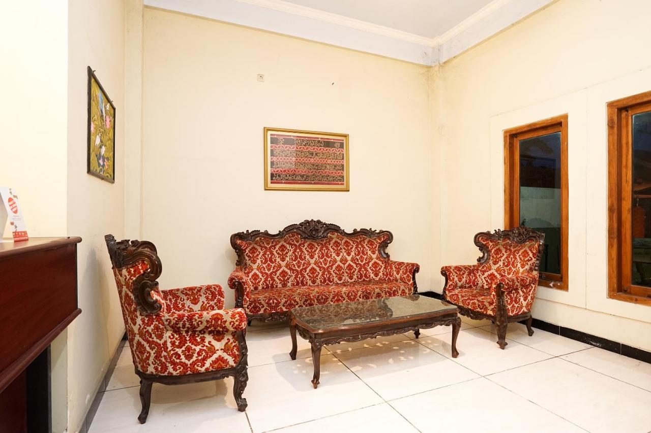 Kartika Syariah Homestay By Stayku Surabaya Buitenkant foto