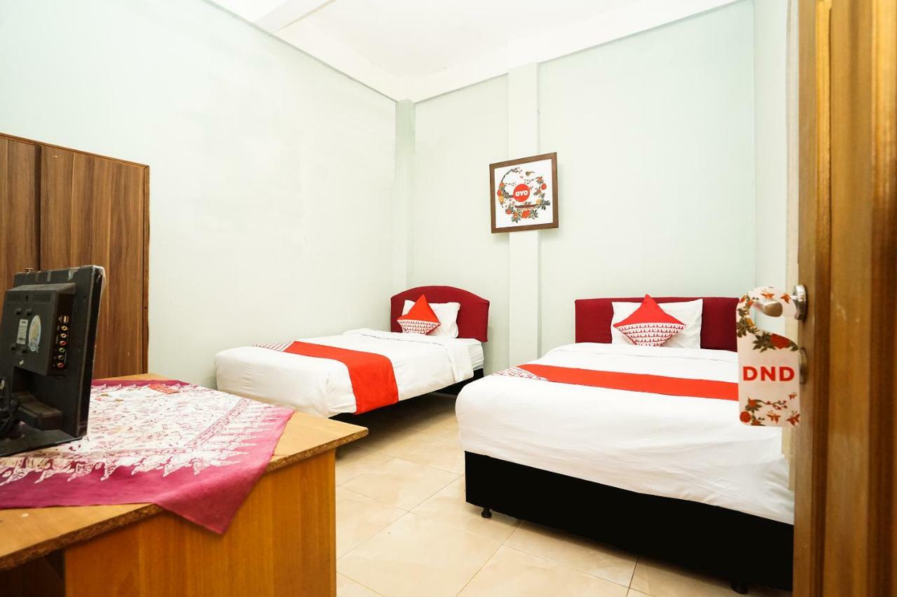 Kartika Syariah Homestay By Stayku Surabaya Buitenkant foto