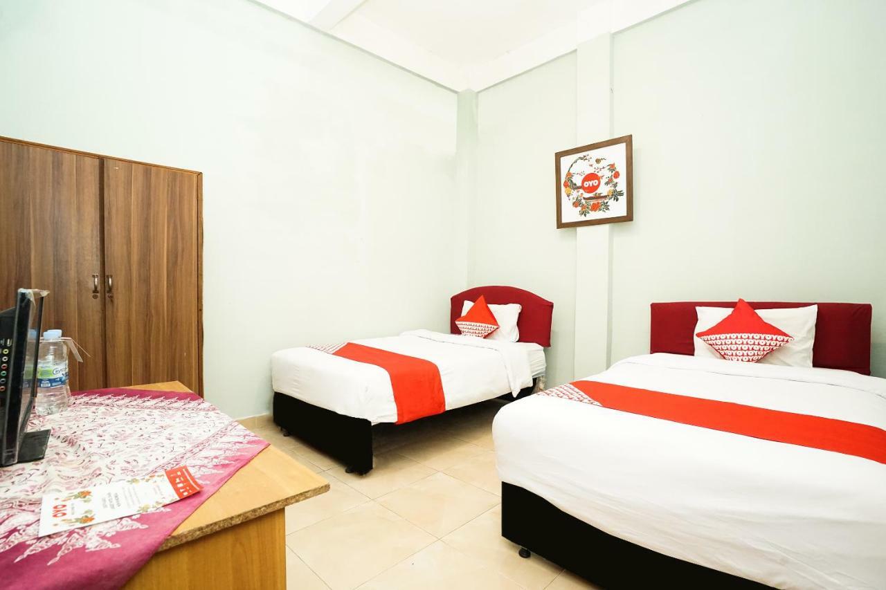 Kartika Syariah Homestay By Stayku Surabaya Buitenkant foto