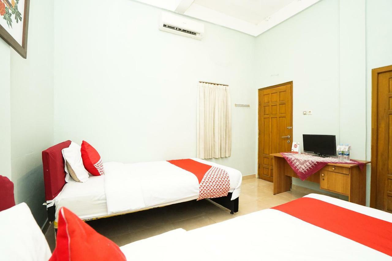 Kartika Syariah Homestay By Stayku Surabaya Buitenkant foto