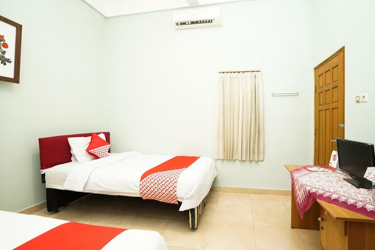 Kartika Syariah Homestay By Stayku Surabaya Buitenkant foto