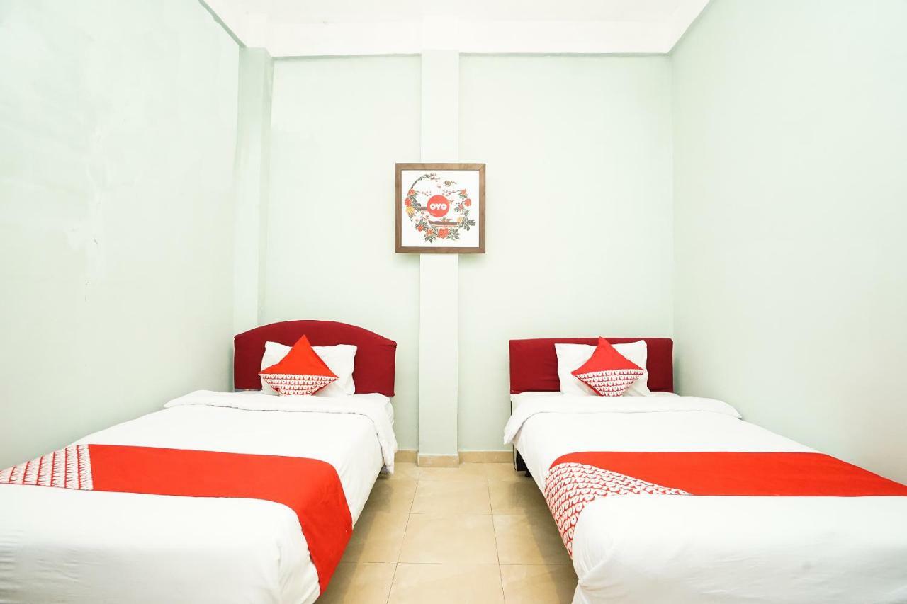 Kartika Syariah Homestay By Stayku Surabaya Buitenkant foto