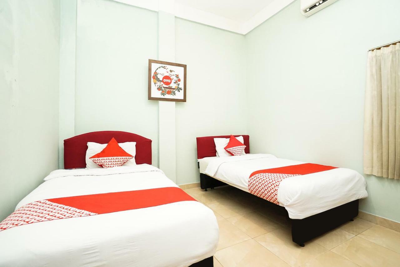 Kartika Syariah Homestay By Stayku Surabaya Buitenkant foto