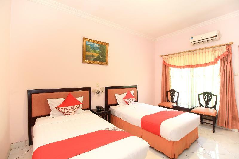 Kartika Syariah Homestay By Stayku Surabaya Buitenkant foto