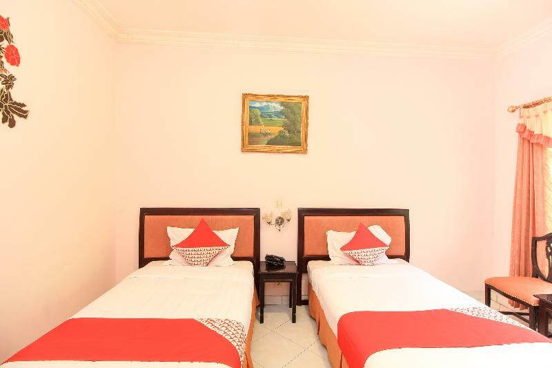Kartika Syariah Homestay By Stayku Surabaya Buitenkant foto